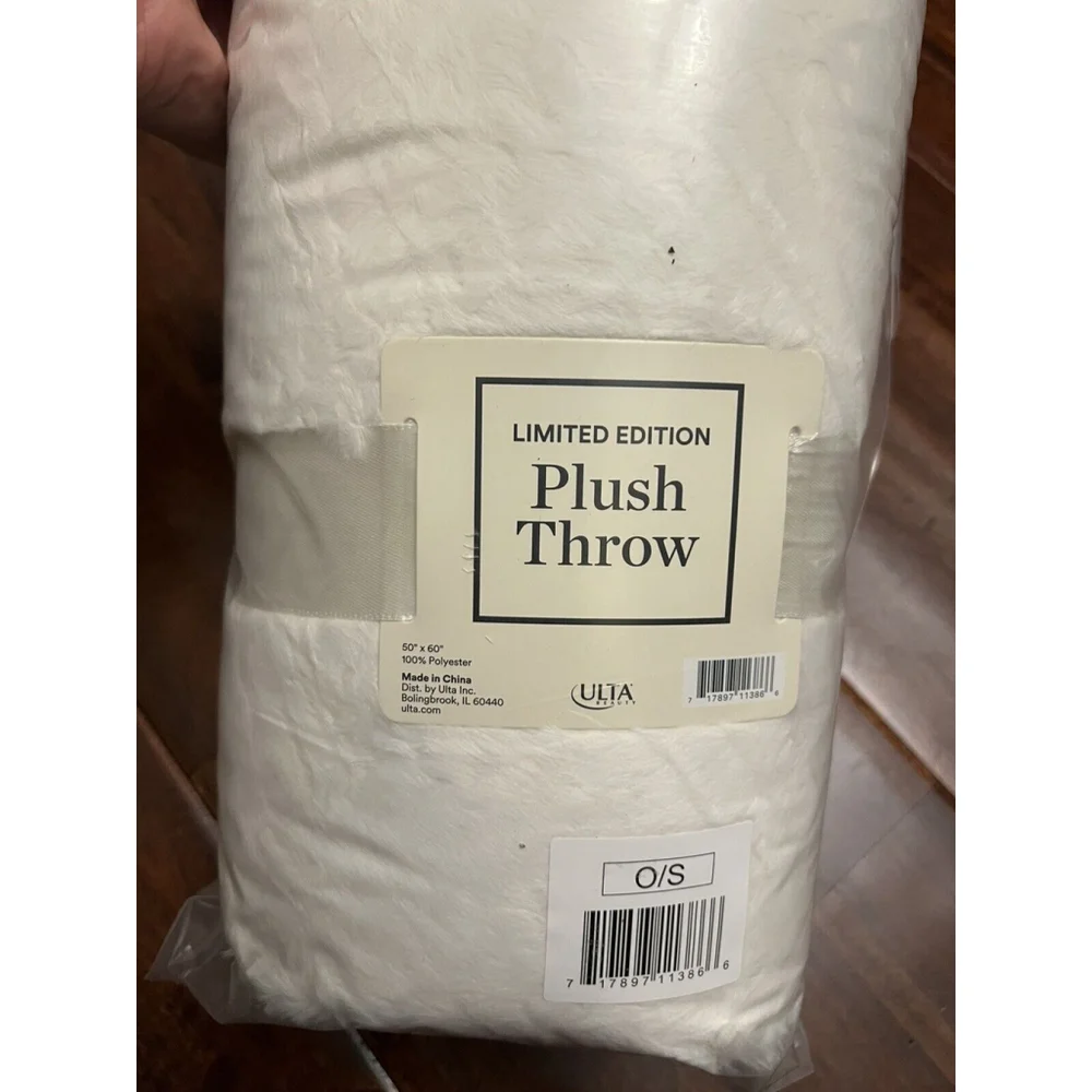 NEW Ulta Beauty Limited Edition Plush Throw Blanket White/Ivory 50” x 60”